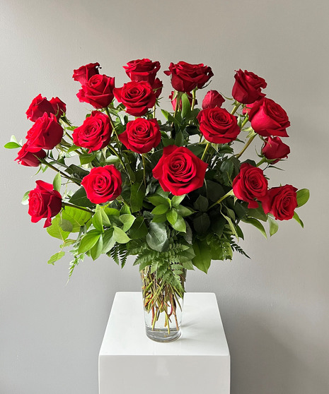 24 Roses Vased