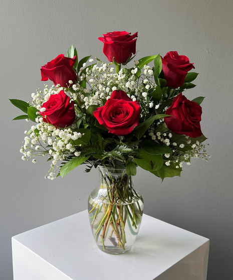 6 Roses Vased
